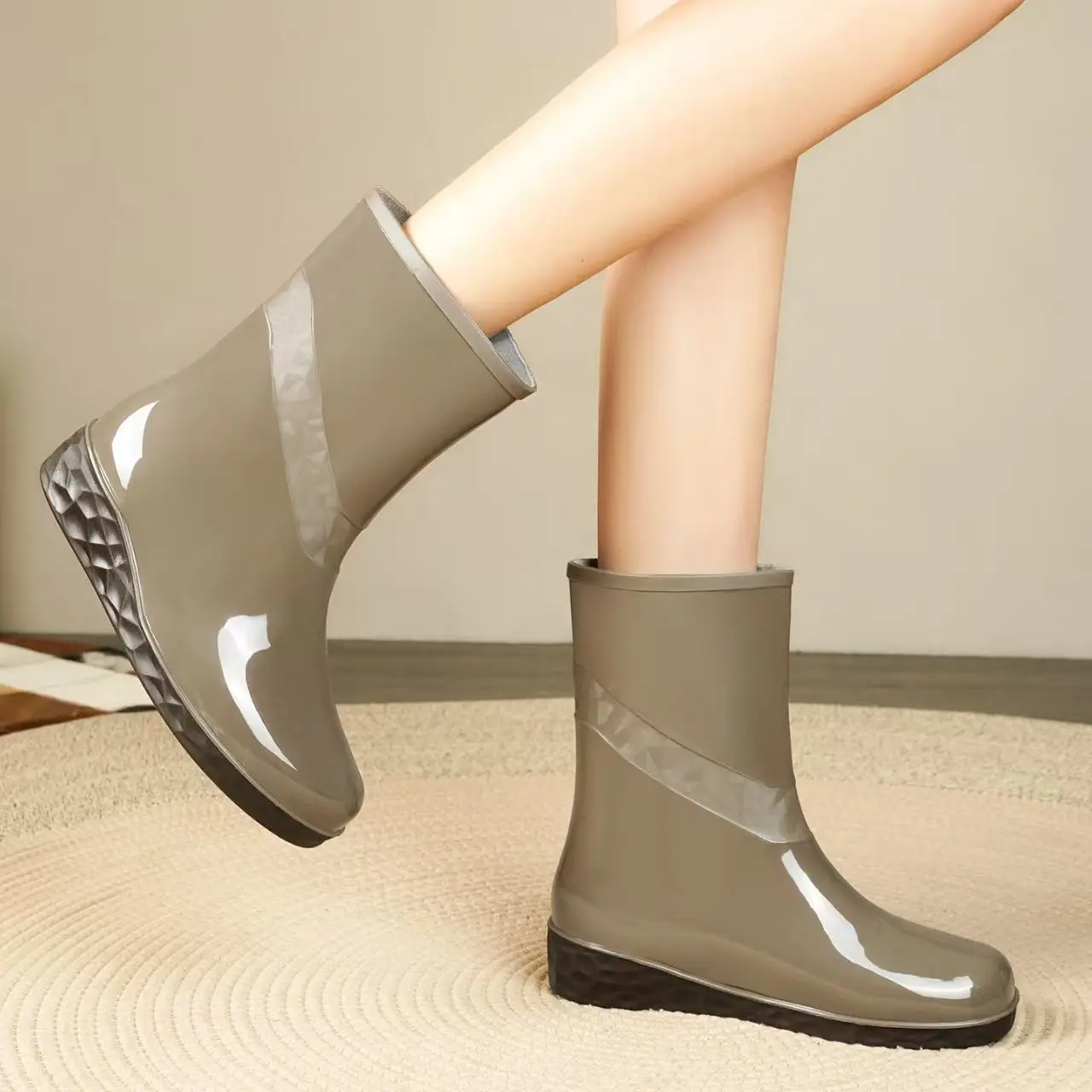 Woman New Flat sole High Top Rain Boots Thick Sole Non Slip Waterproof Four Seasons New Kitchen Work Shoes Wash The Car Shoes