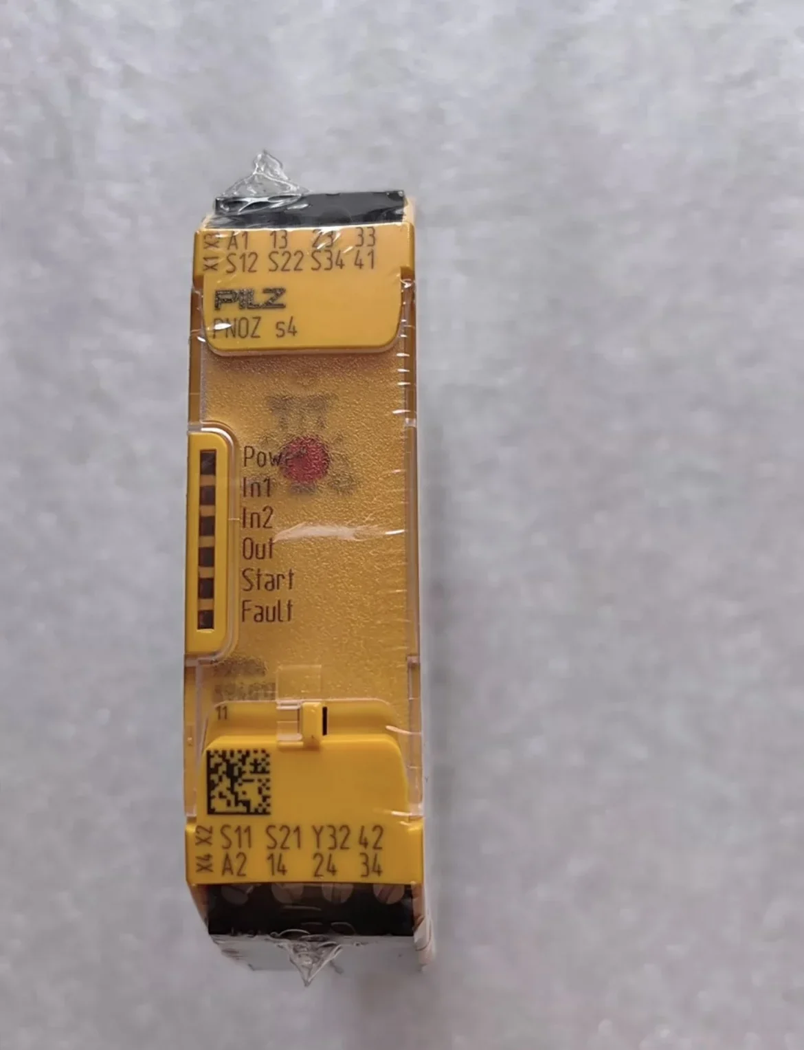 Реле безопасности PILZ S4 750104