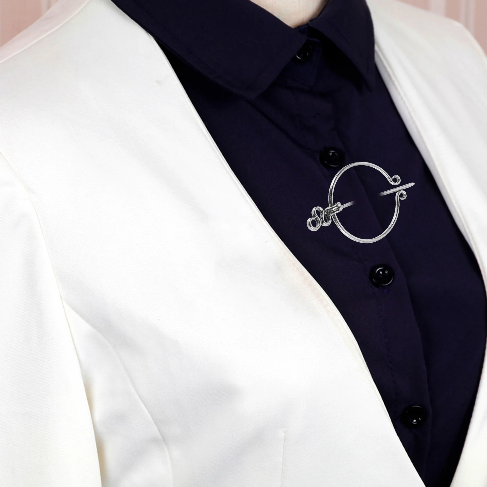 

2pcs Metal Badge Brooch Pin Vintage Collar Lapel Clip Buckle For Cloak Shawl Scarf Sweater Viking Renaissance Costume Accessory