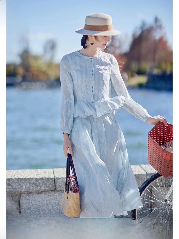 

Light Blue Casual Long Sve irt Women's Ele Sle Spring Faion 2025 New Arrival Comfortable Loose Fit Embroidered Top