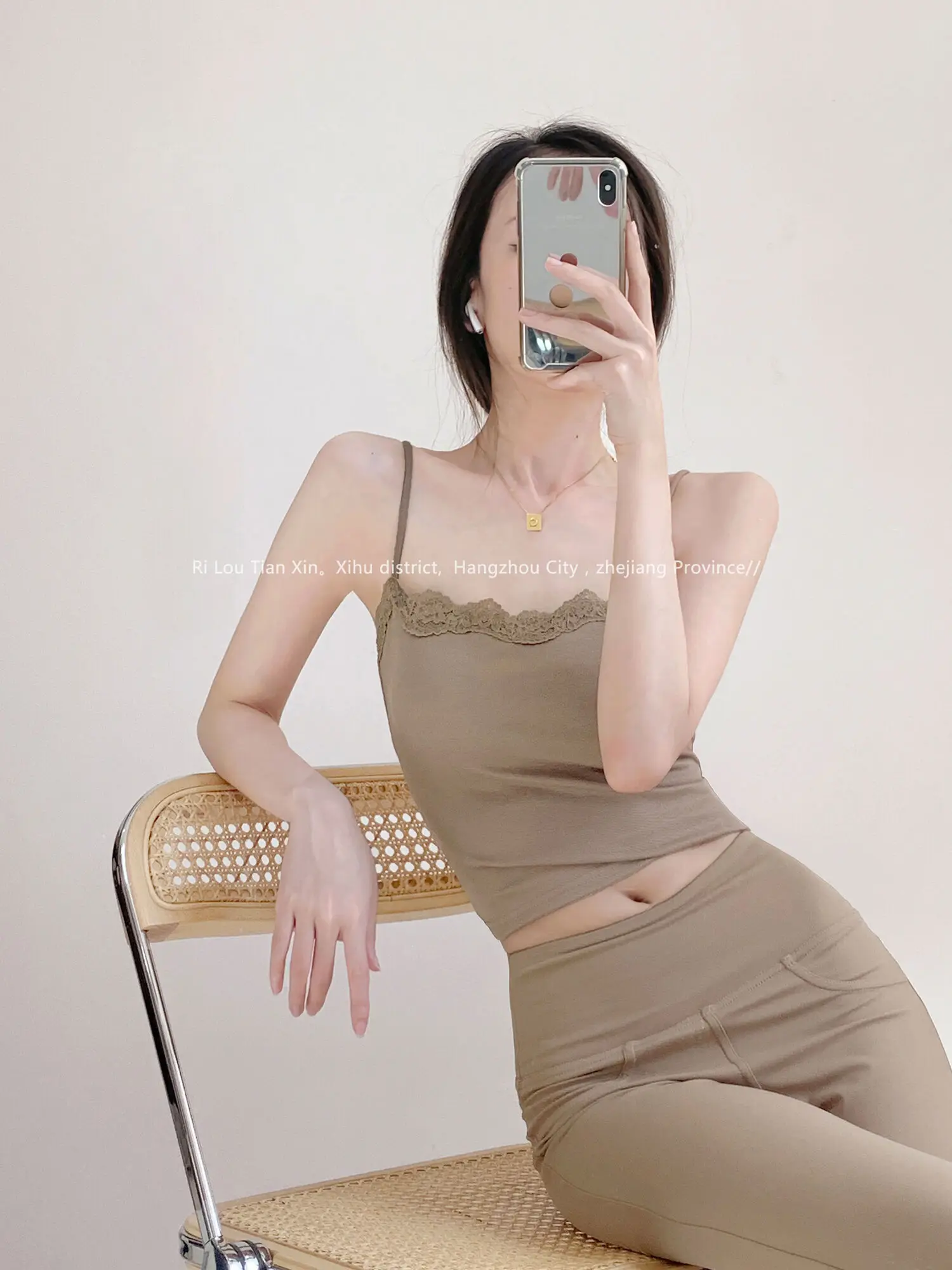 Pizzo Patchwork dolce stile piccante gilet fionda estate delle donne nuovo collo basso sottile Sexy esterno indossando solido Top corto F116