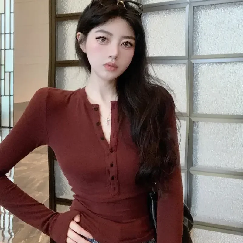 تي شيرت نسائي بأكمام طويلة للربيع والفتيات الحار نحيف للخريف سادة نحيل مثير يناسب الجميع ملابس شارع ناعمة بسيطة غير رسمية على الطراز الكوري