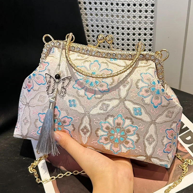 Retro Women Pink Blue Gray Shell Clip Shaped Tassel Shoulder Bag Floral Embroidered Handbags Clutch Crystal Chain Messenger Bags