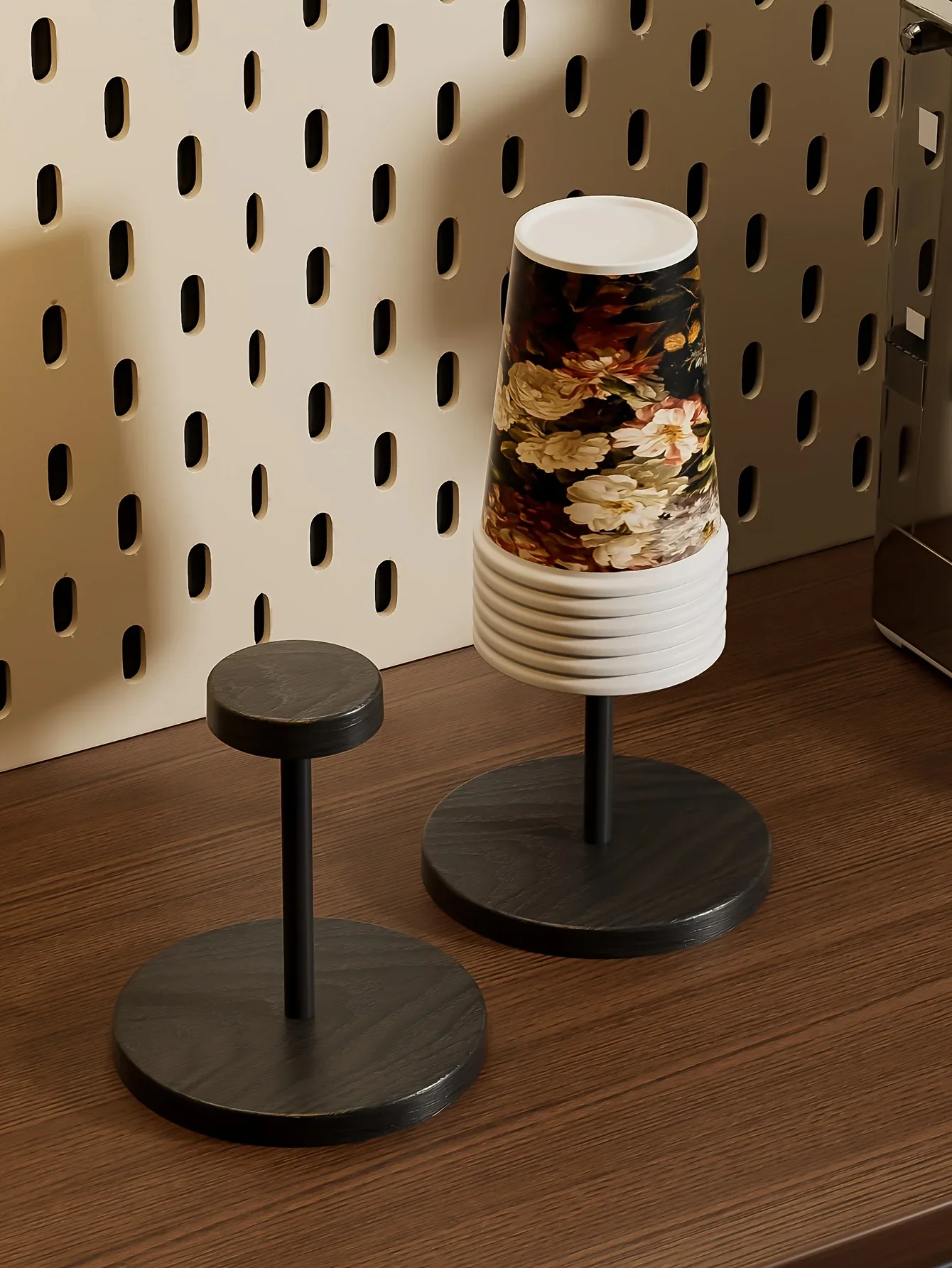 Walnussfarbener Holz-Einwegbecherhalter, Geeignet für Haushalts-Kaffeeecken, Küchen und Kleine Bartheken – Detail 3