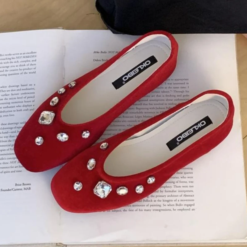 

2026 Spring Designer Flat Shoes for Women Luxury Gemstone Velvet Square Toe Design Comfortable Loafers Elegant Party Dress Shoes