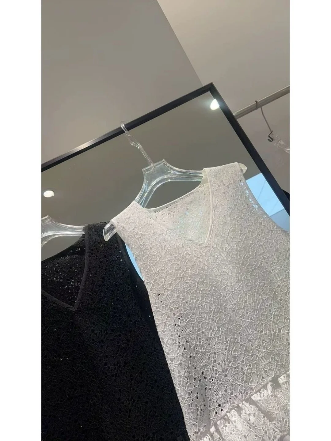Summer Fashion Large Size Hollow out V-neck Casual Loose Lace Hem Splice Sleeveless Top Women's Style H-Shape Vest Thin Model