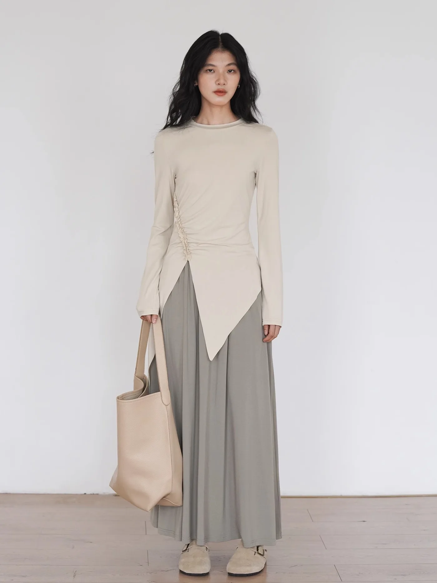 

EIGHTHMONTH Winter 2024 Women's T-shirt Skirt Set Long Sleeve round Neck Design Sensation Small Audience Two-piece Set