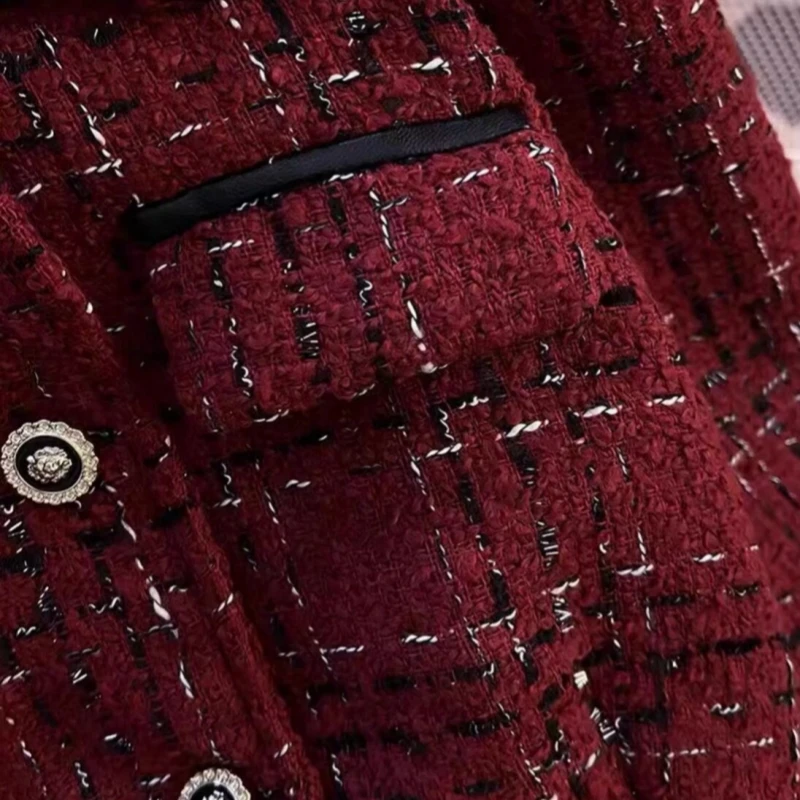 Casaco de Couro Vermelho com Patchwork para Mulheres, Moda Primavera 2025, Novo, Ajuste Solto, Botão Clássico, Design em Cores Blo