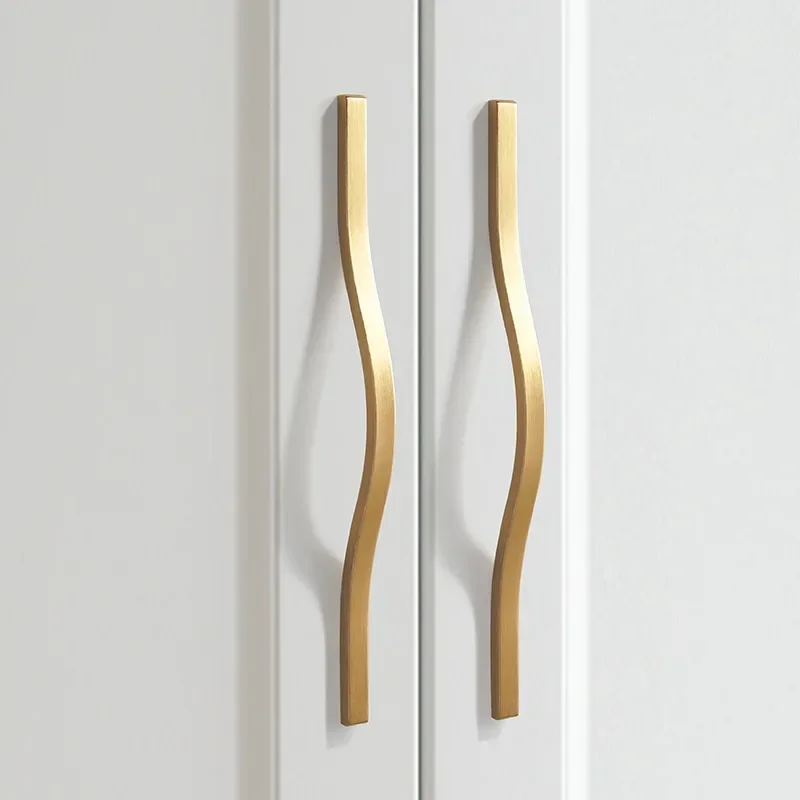 Manijas de gabinete de oro cepillado galvanizado: tiradores curvos modernos de aleación de aluminio para cajones de armario, herrajes duraderos de lujo