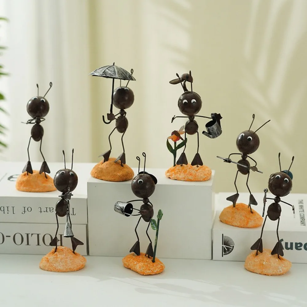 Mini Iron Metal Ant Ornament Reading Ant Vivid Image Singing Ant Sculpture Outdoor Decor Garden Art Ant Miniature Sculpture