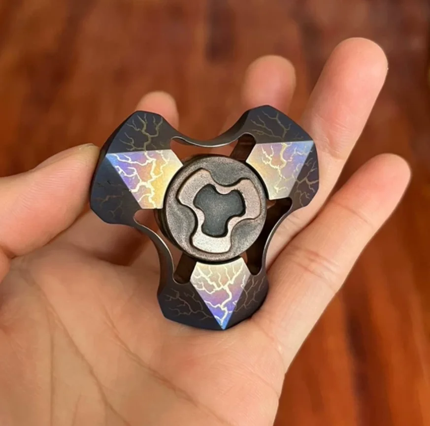 Used EDC Triangular titanium alloy fidget spinner metal decompression toy