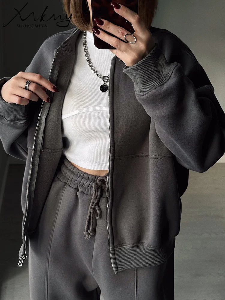 ชุดวอร์มสำหรับผู้หญิง ชุดเซ็ทกางเกงขายาวสำหรับฤดูหนาว 2 ชิ้น เสื้อแจ็คเก็ตซิปผ้าฟลีซหนาและกางเกงขายาว ชุดวอร์มกำมะหยี่สำหรับผู้หญิง