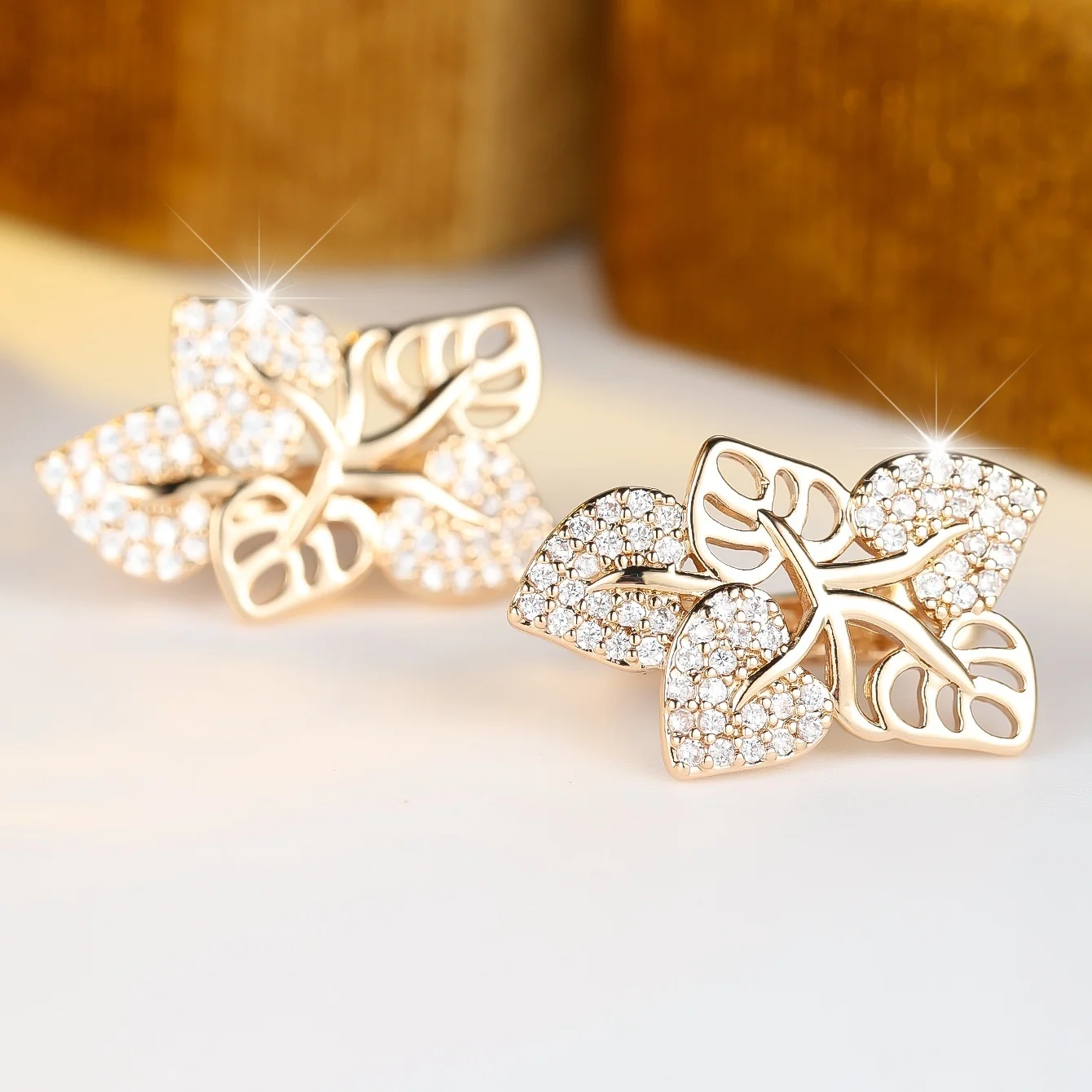 Small Skeleton Flower White Zircon Stone Fashion Hoop Earrings Charm Luxuxry Female Gold Color Wedding Jewelry For Women