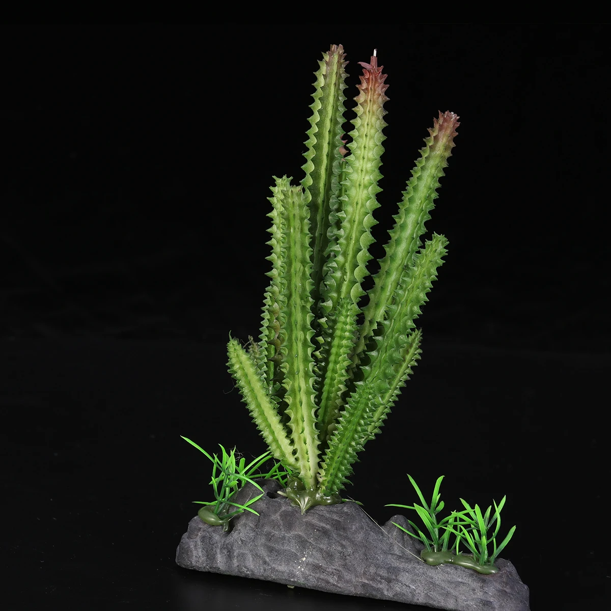 

Artificial Cactus Plant Decorations for Fish Tank Aquarium Resin Plants Lifelike Ornament Non Toxic Easy Wash Pet Supplies