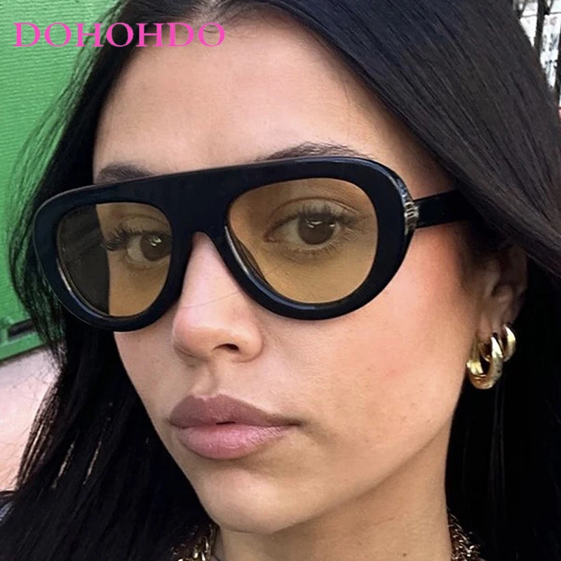 

Fashion One-piece Pilot Sunglasses For Women Men New Retro Oversized Frame Sun Glasses Trending Shades UV400 Lentes De Sol Mujer