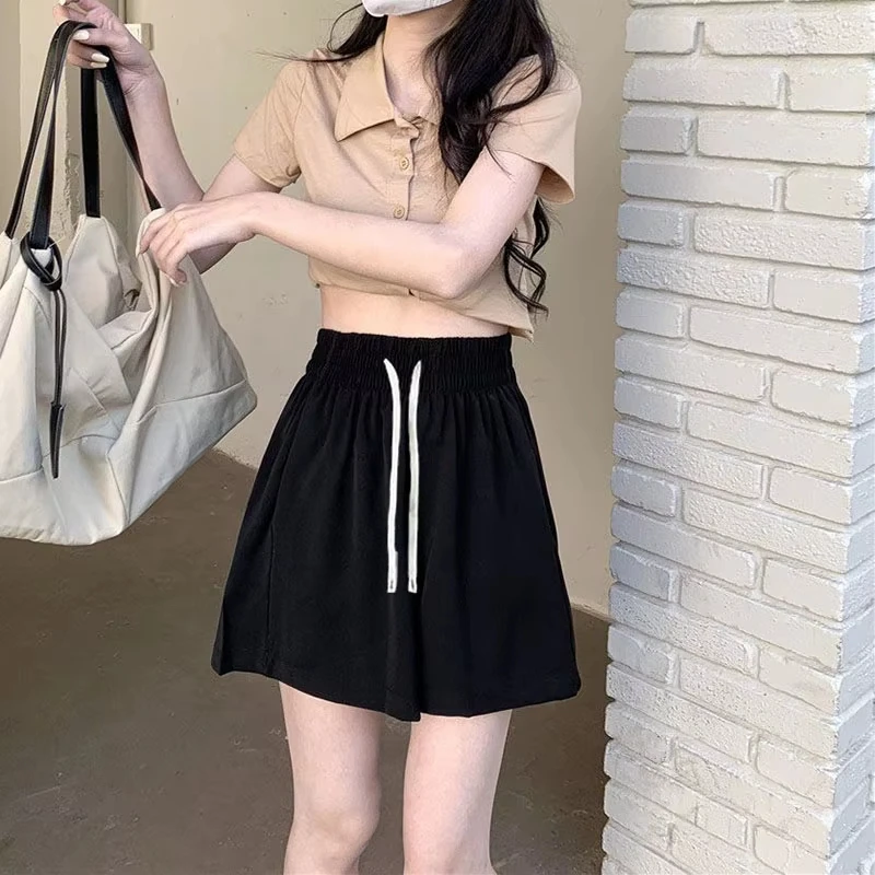 شورت نسائي أسود للفصول الأربعة كاجوال فضفاض مرن عالي الخصر شورت رياضي نسائي برباط واسع الساق