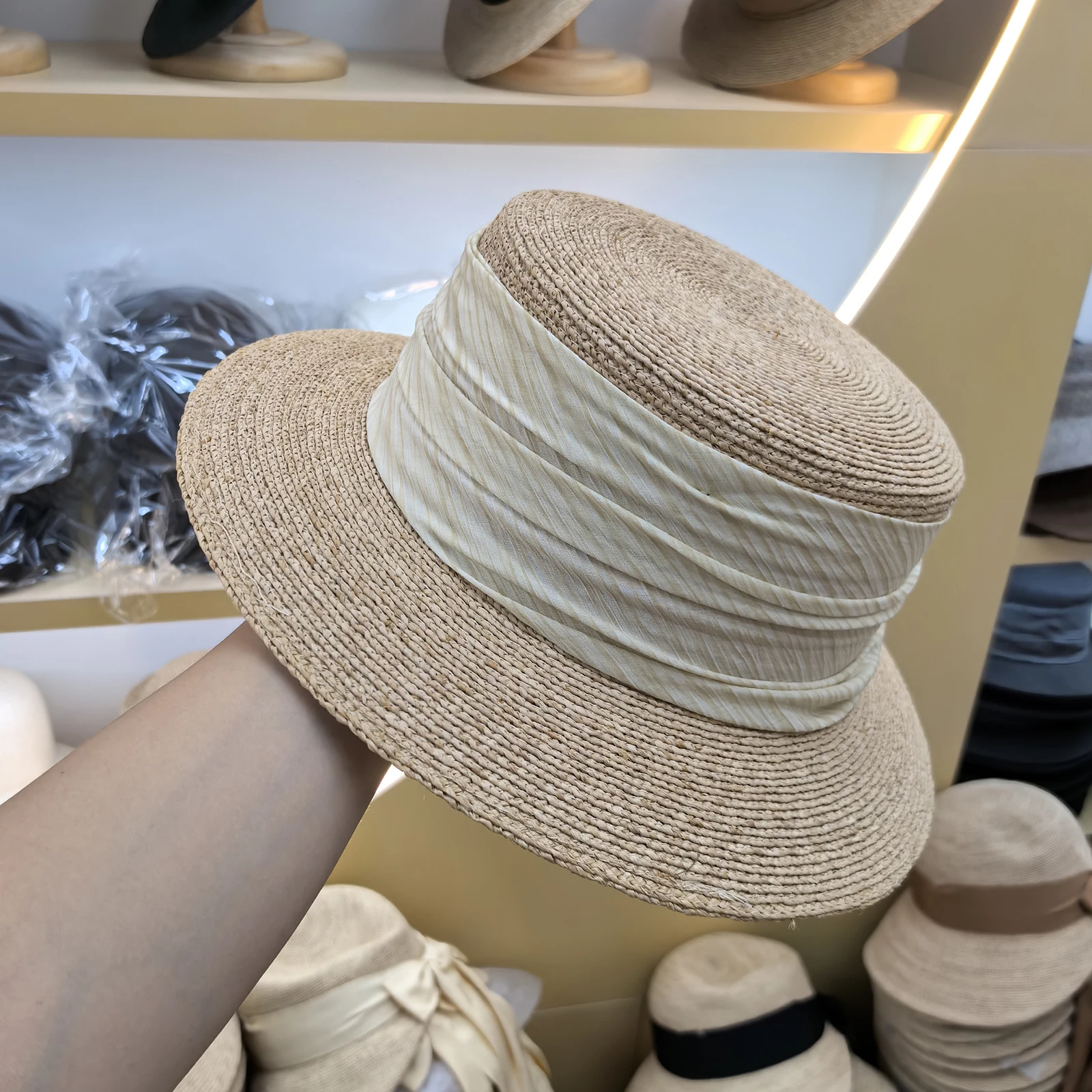 カジュアルファッション女性の麦わら帽子フラットトップ外出ベルト付き夏服バタフライノットストライプ柄ユーススタイルトレンディキャップ