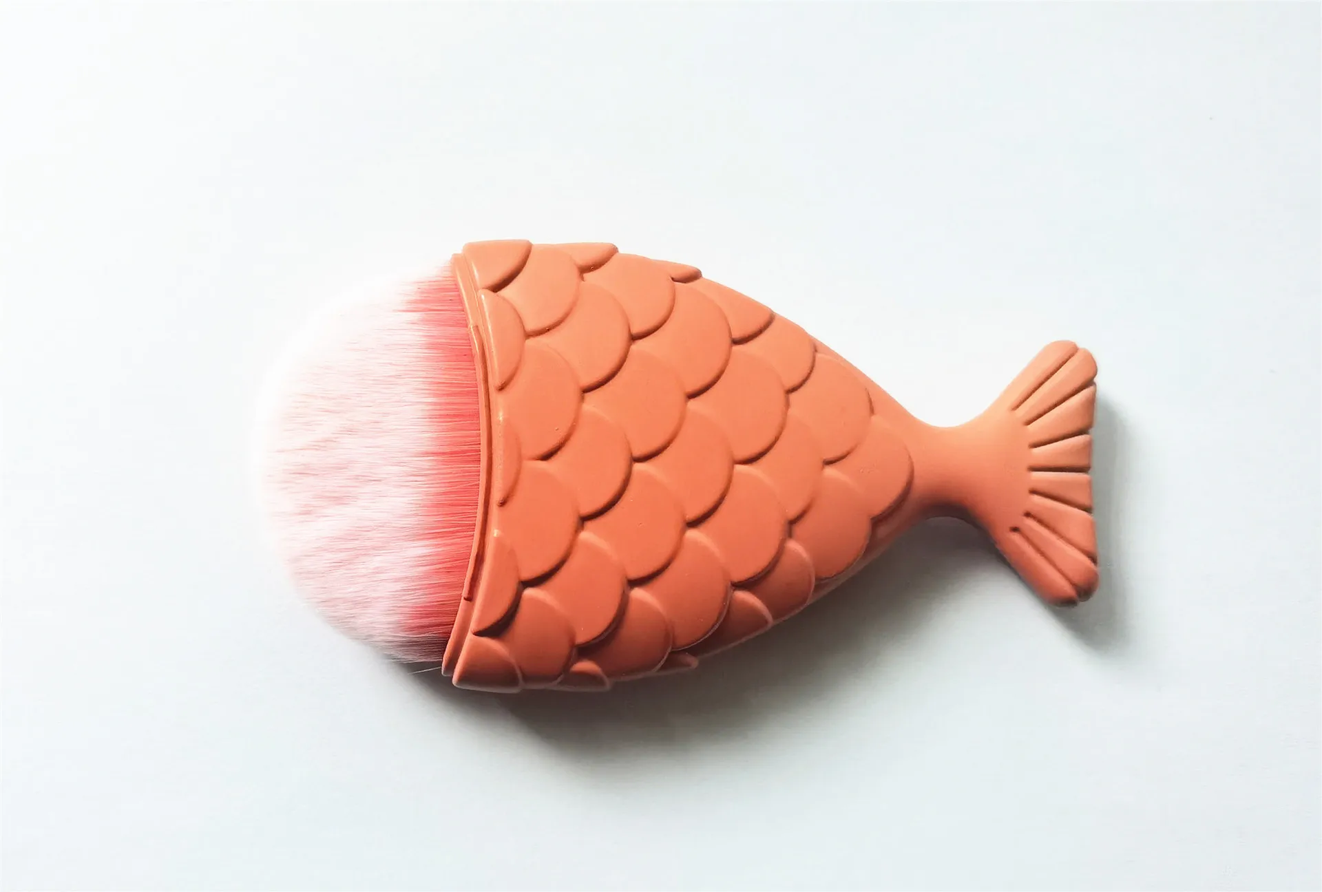 ใหม่ Fishtail Gradient แปรงแต่งหน้าสีอายแชโดว์ Foundation แปรง Electroplating เครื่องมือความงาม Liquid Foundation สี