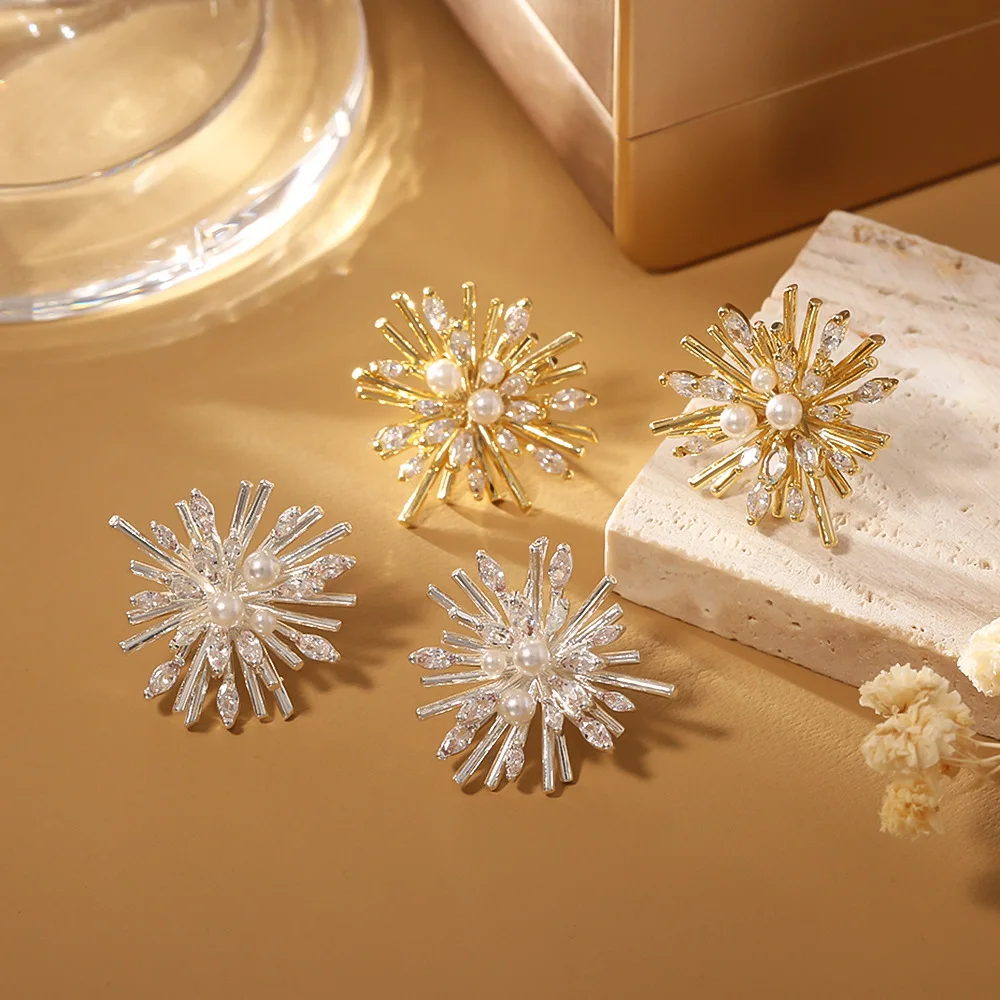 

Fashionable and exquisite ultra-flash zircon pearl earrings, high-end cool style earrings, personalized and versatile earrings