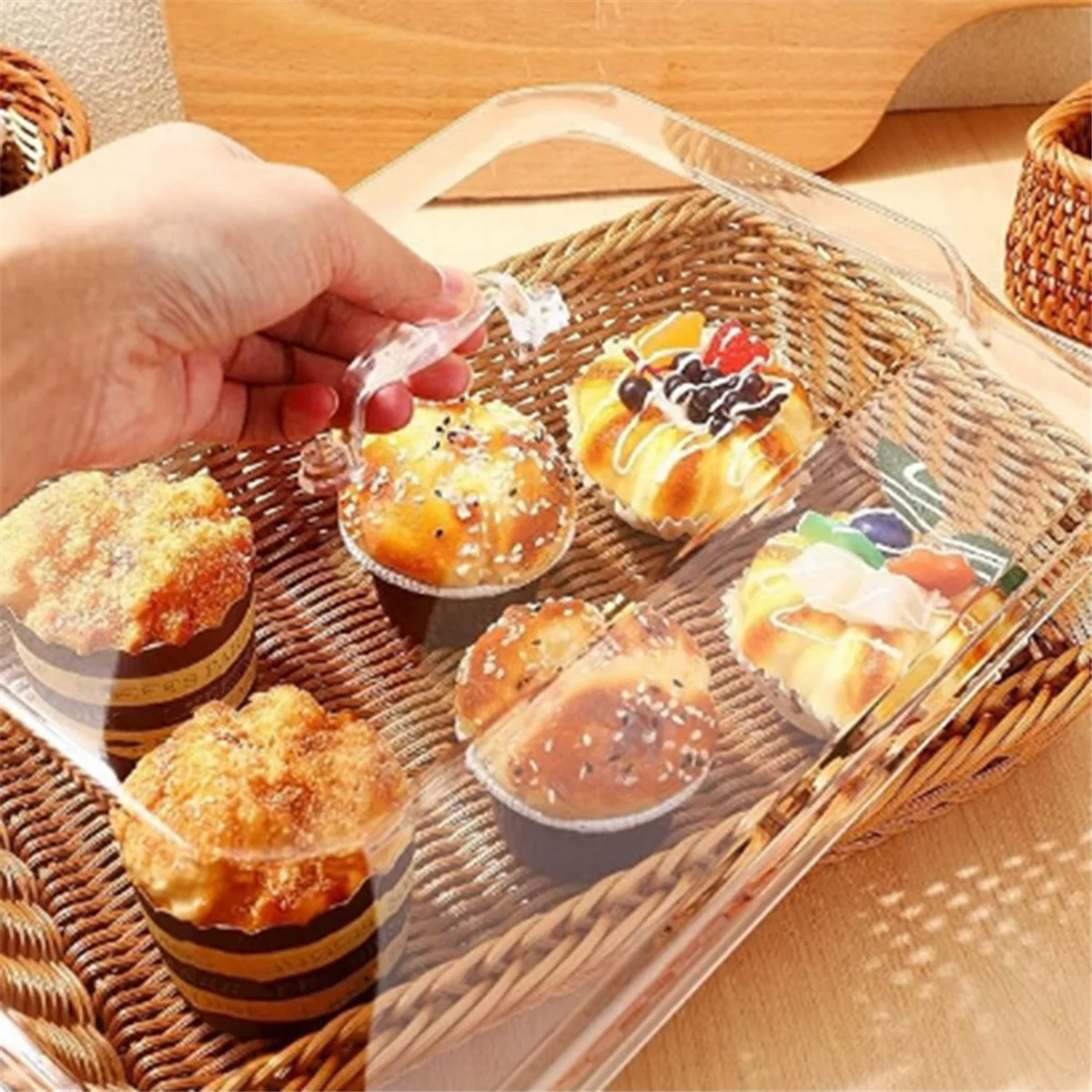 سلة بغطاء، سلة مع غطاء للأغذية، سلة تقديم الطعام على الطاولة، سلة نزهة منسوجة، سلة خبز للتقديم باللون البني