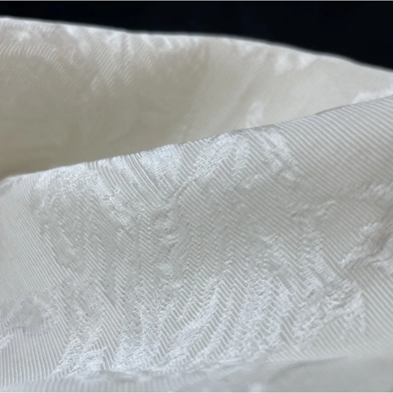 

Fashion White Jacquard Silk Fabric With Rose, Perfect for Spring and Summer Jacket Dress Clothing, 140CM Wide 16MM Thick F168