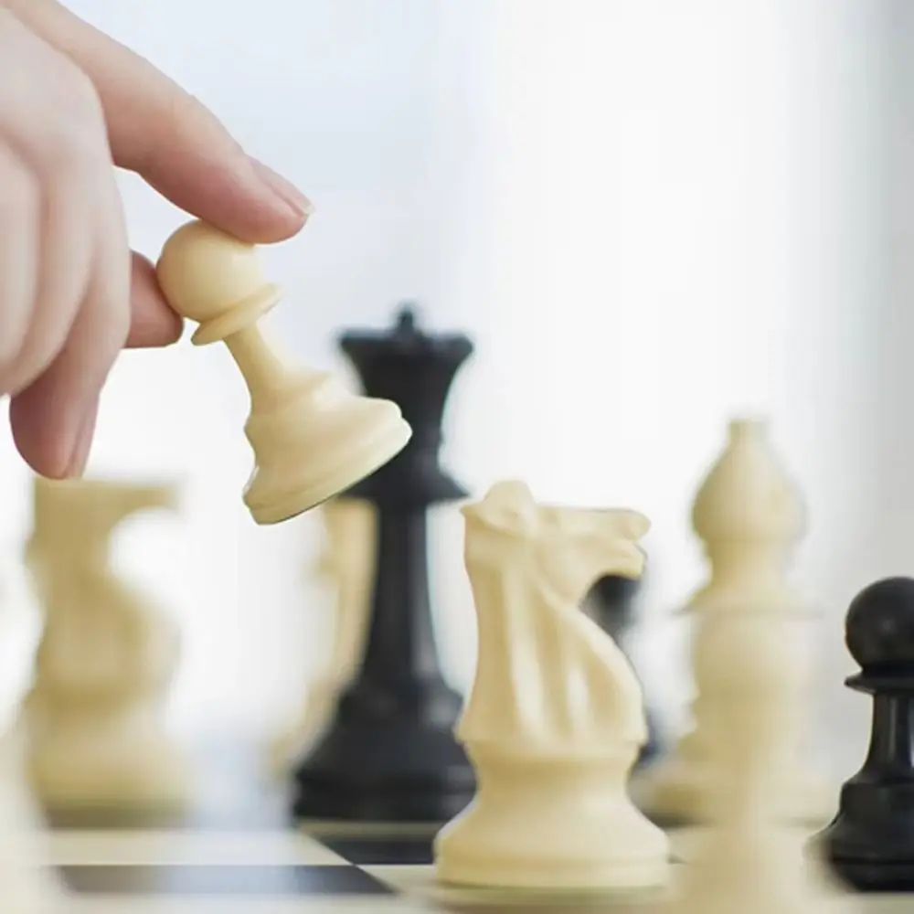 

32PCS Pawns International Black White Chess Delicate Education Word Chess Set plastic Standard Chess Game Chess Board Game