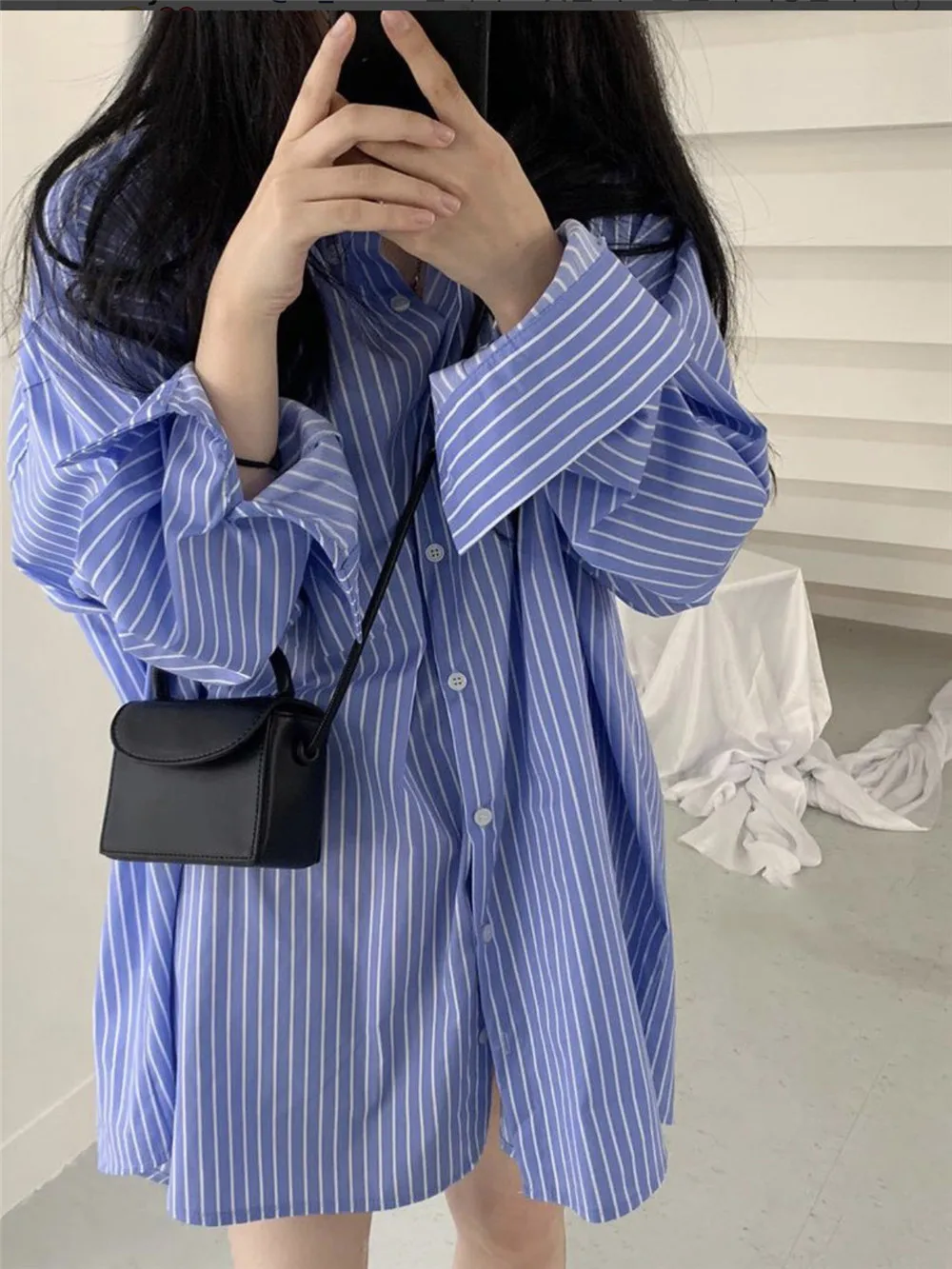 

Blue Vertical Striped Long Shirt Women's Fashion Design Sense Youthful Top Loose Fit Shirt Korean Style Button Detail