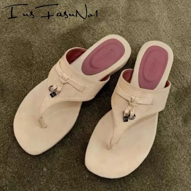 

Luxury Designer Women Modern Slippers Fashion Flat Heel All Match Casual Beach Shoes Summer Outdoor Female Flip Flops Slippers