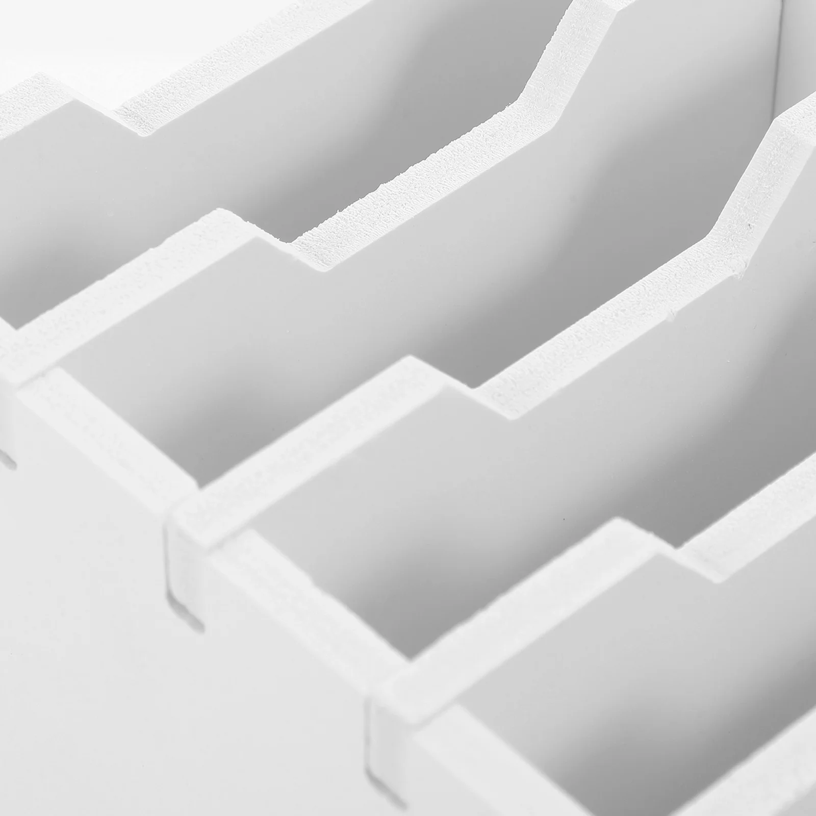 다양한 수납공간이 있는 교실용 휴대폰 홀더, 교사들을 위한 책상용 휴대폰 정리함, 정돈된 학습 공간