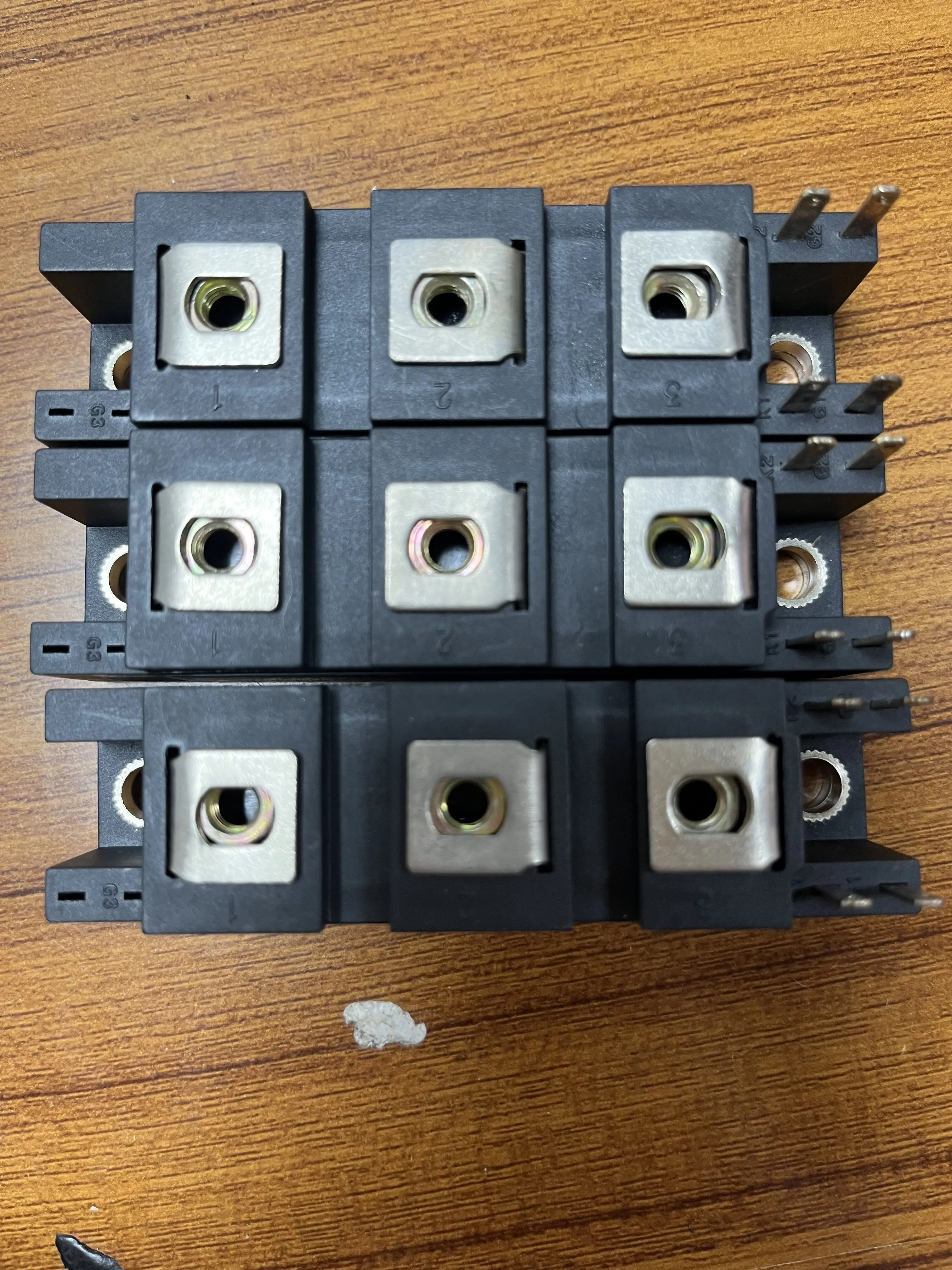 

PD55GB40 PD55GB80 KK55GB40 KK55GB80 PE55GB40 PE55GB80 THYRISTOR MODULE New Original