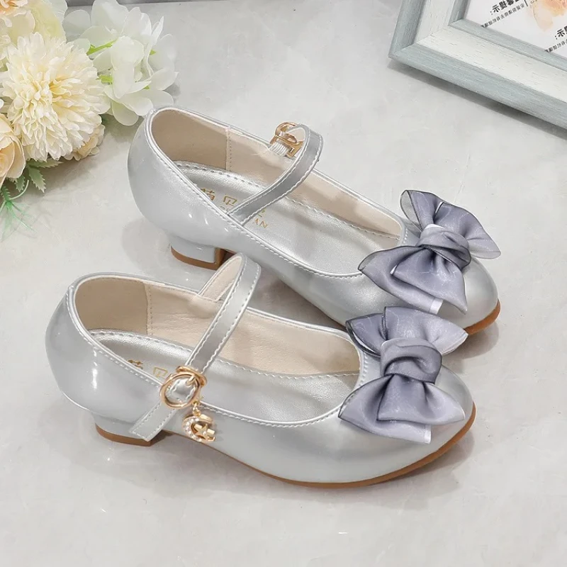 

Модные кожаные туфли на высоком каблуке для девочек, детская обувь принцессы, женские шапочки с бантиками, лаковые детские туфли с пряжкой для выступлений