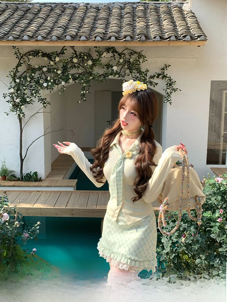 

Vanilla Milk Cake Spliced Long Sleeve Base Shirt Women's Spring Ruffle Plaid Skirt Set Sweet Style Casual Date Wear
