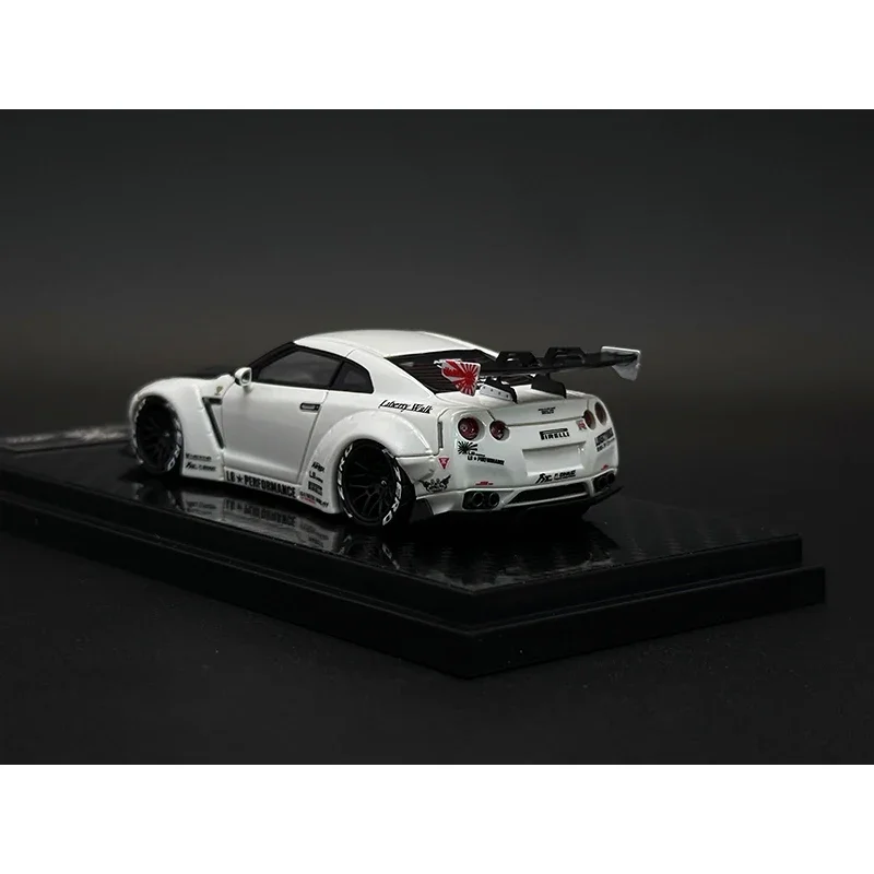 404 خطأ في المخزون 1:64 LBWK GTR R35 غطاء كربون أبيض لؤلؤي راتينج ديوراما نموذج سيارة مجموعة ألعاب مصغرة #5
