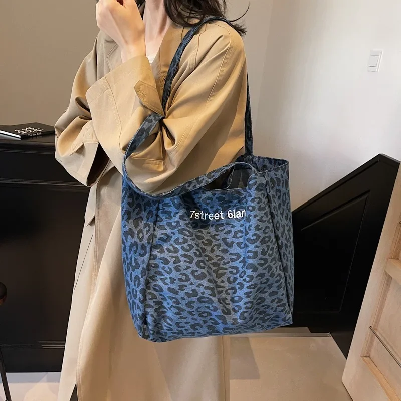 

Trendy Leopard Print Women's Handbag Large Capacity Fashionable Shoulder Bag Casual Shopping Tote Bag for Women