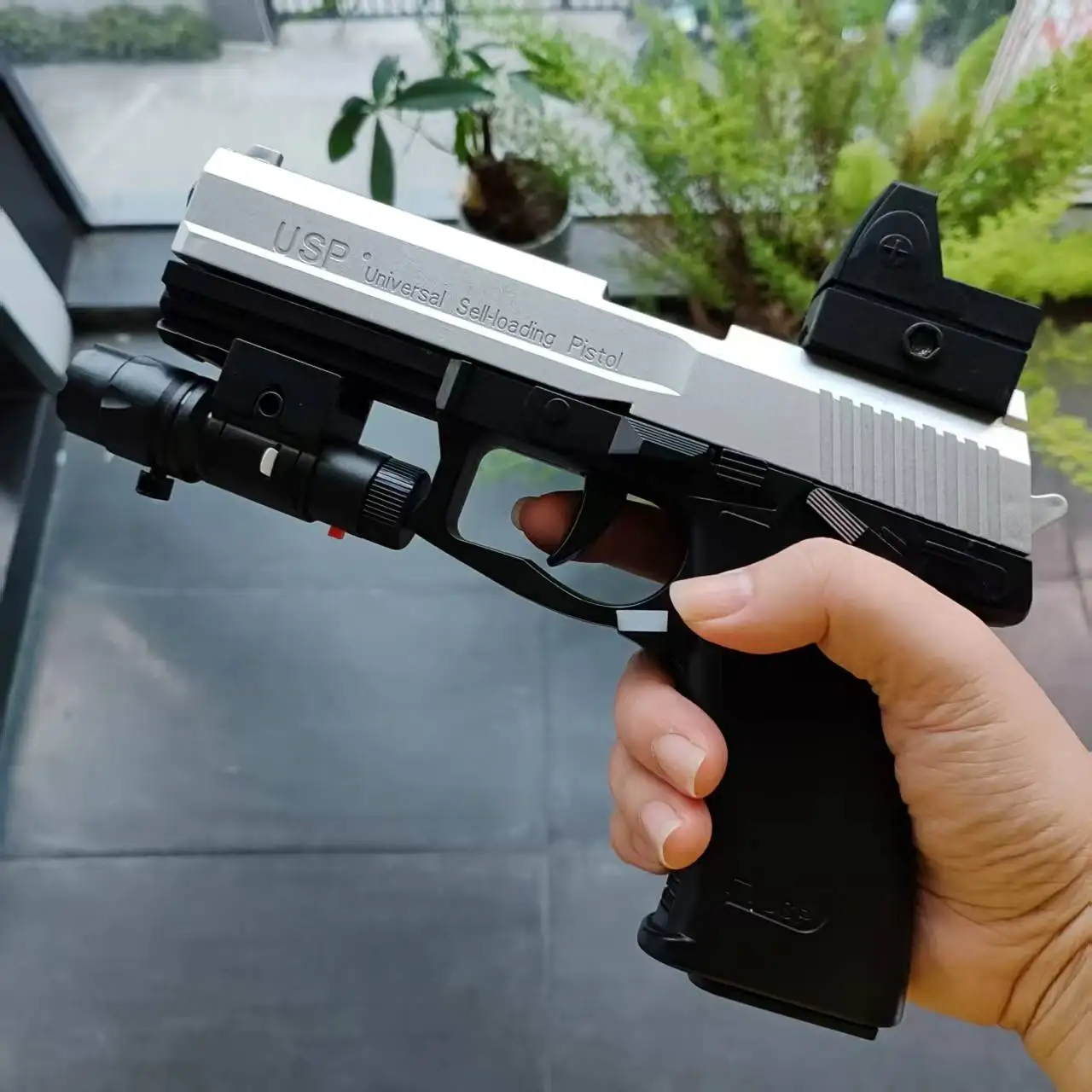 Pistola usp de disparo contínuo com concha de arremesso a laser, arma de brinquedo suspensa vazia, lançador de jogo ao ar livre, presente de natal para crianças meninos