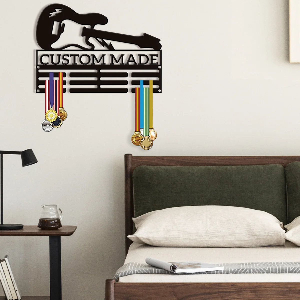 1 brillante expositor de pared personalizado para medallas de guitarrista, con capacidad para 50 medallas, deportivo.