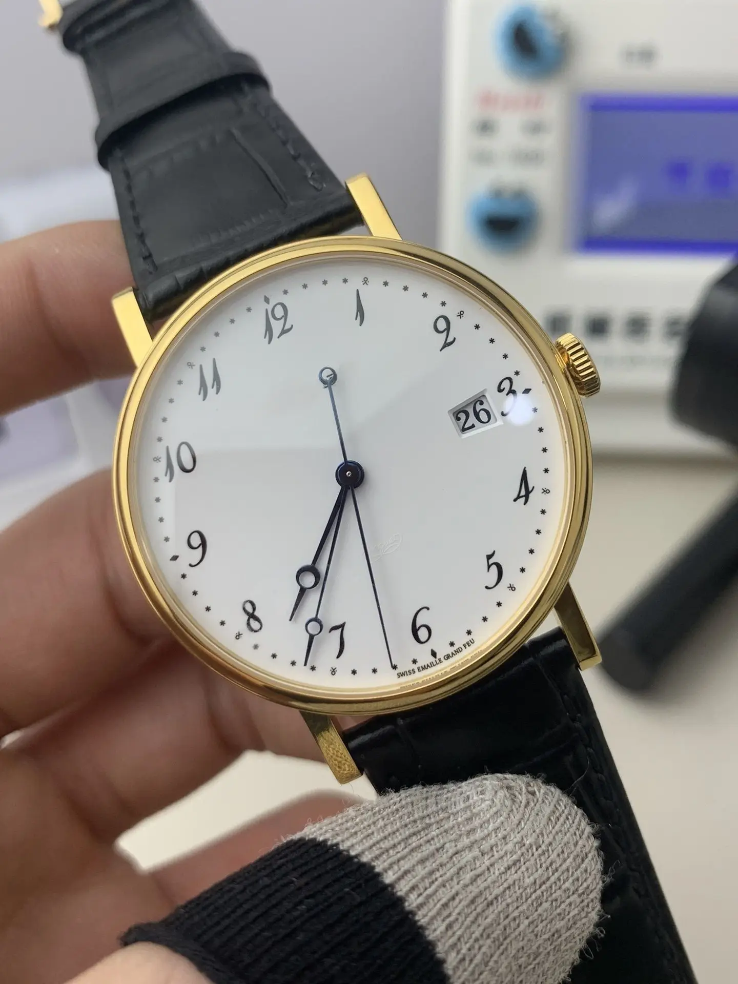 Light‑Weight Luxury Designer Style Men's Watch Women's Watch Slim Quartz Wristwatch Metal Bracelet Strap Waterproof Calendar Couple Clock For Business Wedding Dating Holiday Presents