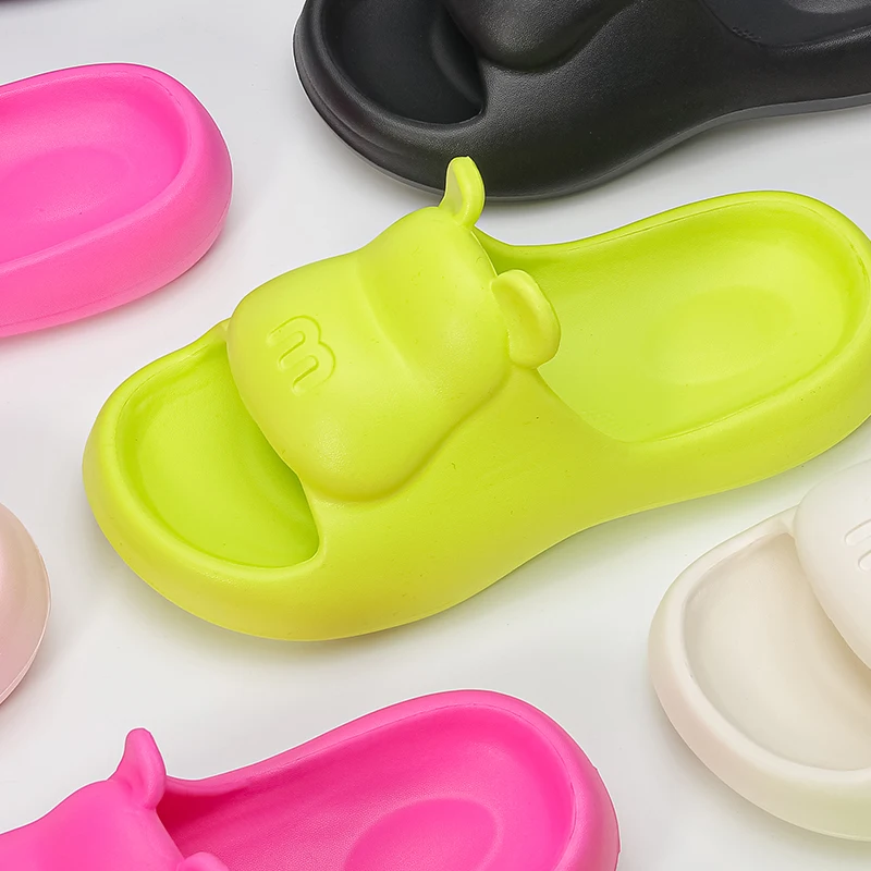 Zapatillas con punta de oso para mujer, sandalias divertidas cómodas para niños, zapatillas de baño antideslizantes de moda, zapatos de playa únicos