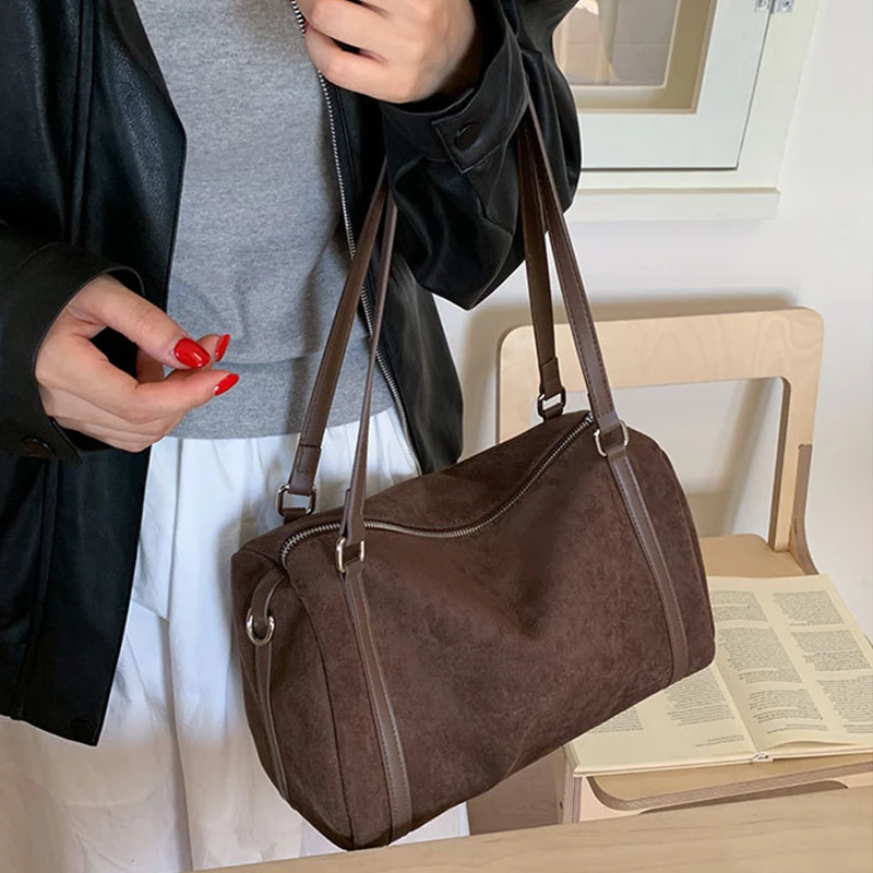 Damen-Handtaschen mit großer Kapazität, lässige Retro-Umhängetaschen aus Wildleder mit Reißverschluss, einfarbige Schultertaschen für den Alltag. – Detail 11