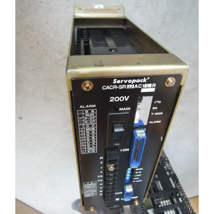 Servoazionamento originale YASKAWA CACR-SR03AC1ER