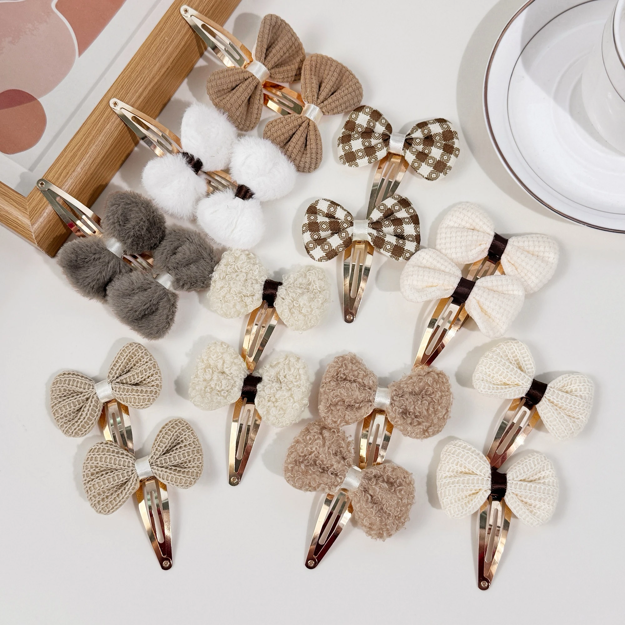 18/24 Stück Stoff-Haarschleifen Haarspangen Winter-Schleifen Haarklammern für Kinder Mädchen Legierung Haarnadeln für Kinder Haaraccessoires