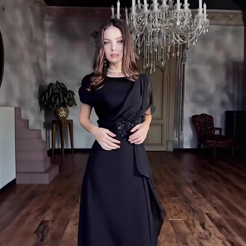 ชุดราตรีผู้หญิง ฤดูใบไม้ผลิ 2026 แฟชั่นใหม่ ชุดเดรสหรูหรา คอทรงโอ แต่งดอกไม้ 3 มิติ แขนสั้น จับจีบ