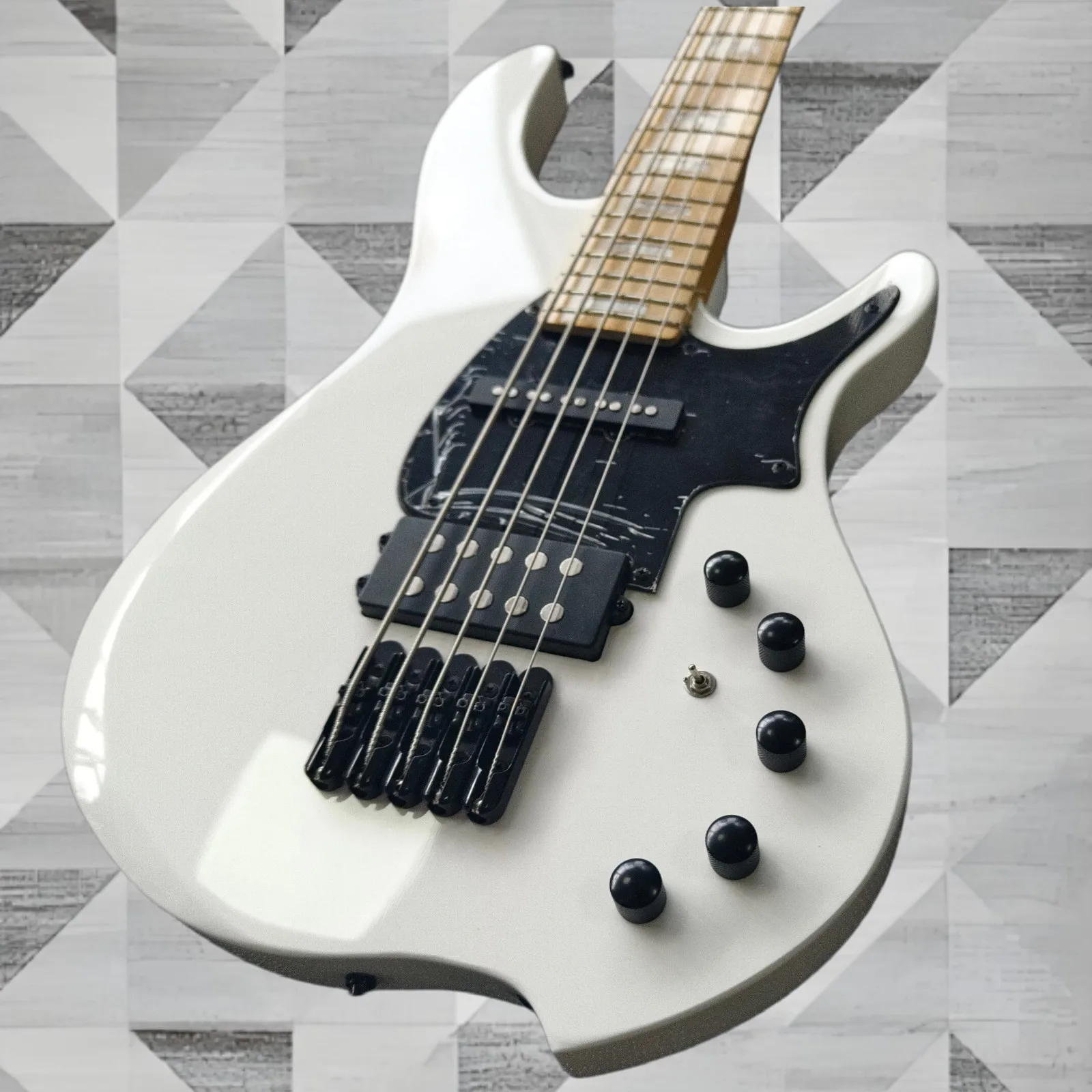 Performance Ship White 5 String Modern Bass HH Pickups Maple Neck Black Hardware guitar