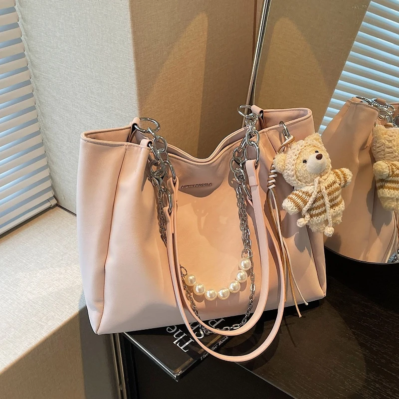 

Женская сумка-тоут 2026: Новая модная модель с цепочкой, на плечо, для повседневного использования, для отдыха и поездок на работу, большая вместимость