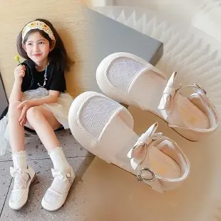 2024 musim panas baru anak-anak lucu sandal bunga gadis lembut sol jari kaki tertutup berongga renda sepatu putri untuk pesta pernikahan acara