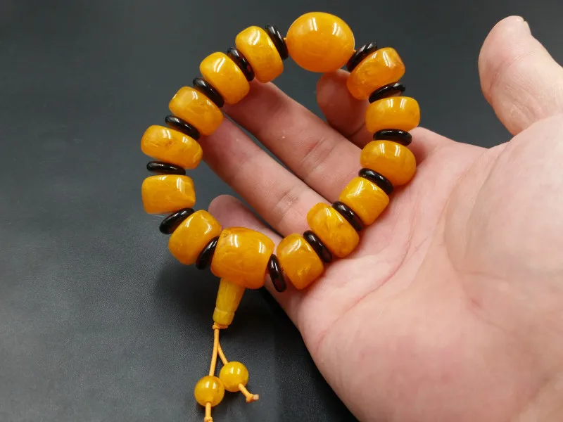 High-end exquisite fluorescent bracelet fluorescent abacus beads chicken oil yellow bracelet.