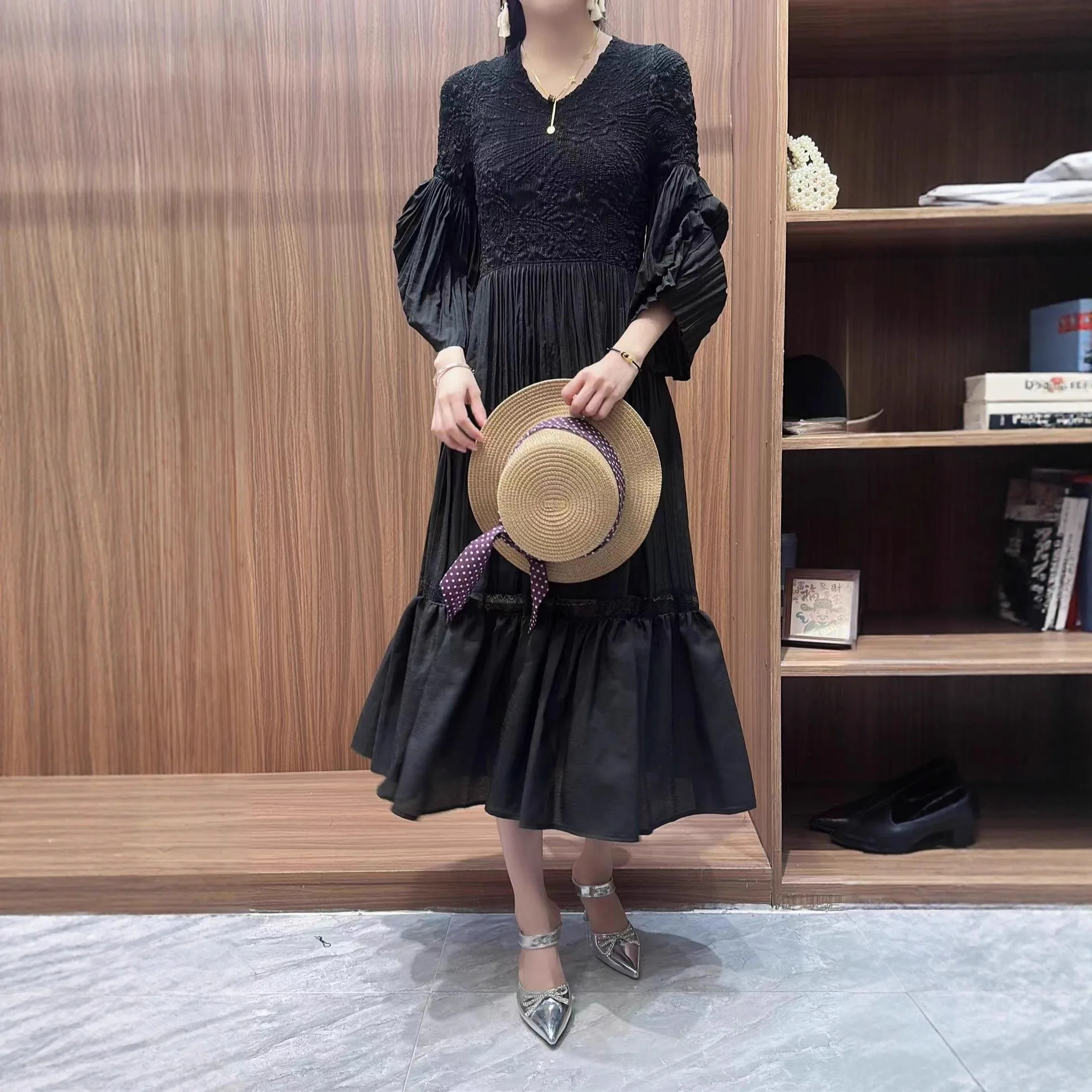 

Miyake 2025 Summer New Fashion Crew Neck Horn Long Sleeve Embroidered Pleated Women's Dress Temperament Loose Big Swing Dress