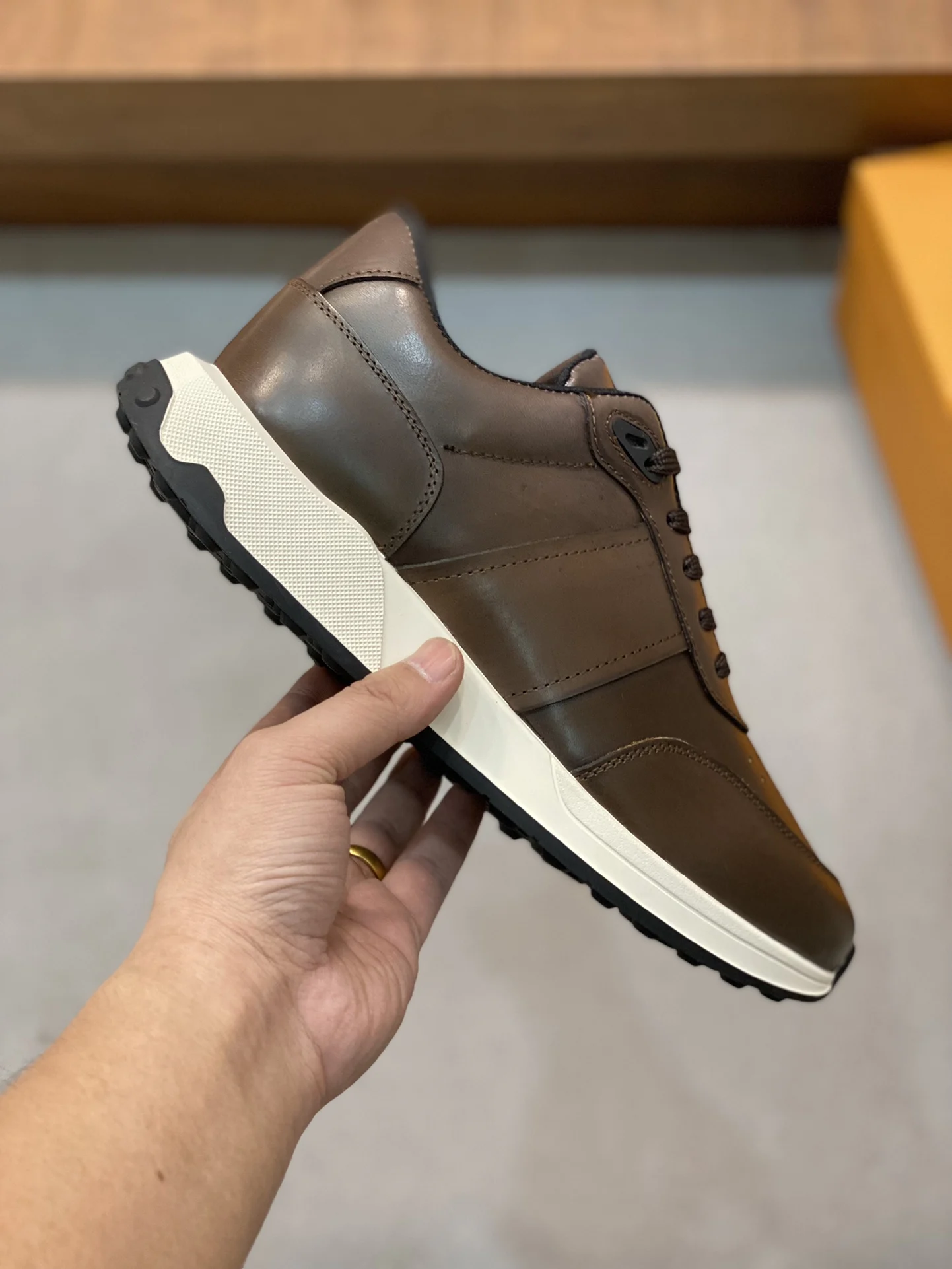 Luxury Brand Desinger Sneakers Men Leather Shoes Brown Sports Running Shoes Unisex Thick Soled Shoes