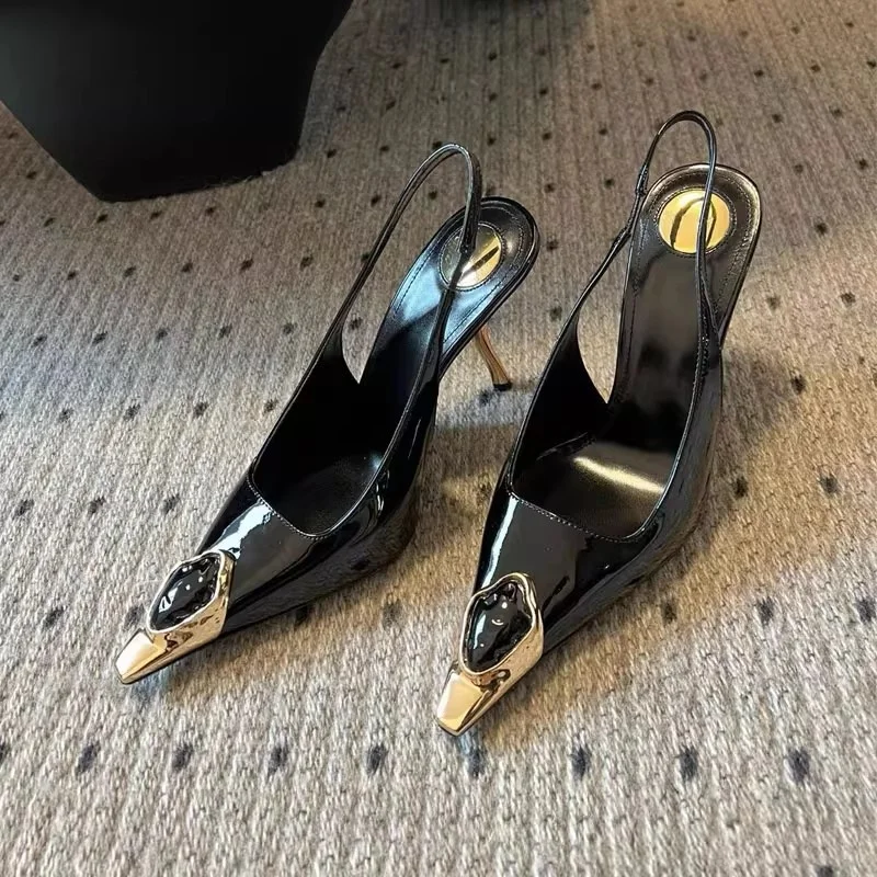 

Босоножки на высоком каблуке с металлическим острым носком, 2025 год, подиум, новый стиль, тонкий каблук, открытая спина, неглубокий рот, драгоценный камень, элитная женская обувь