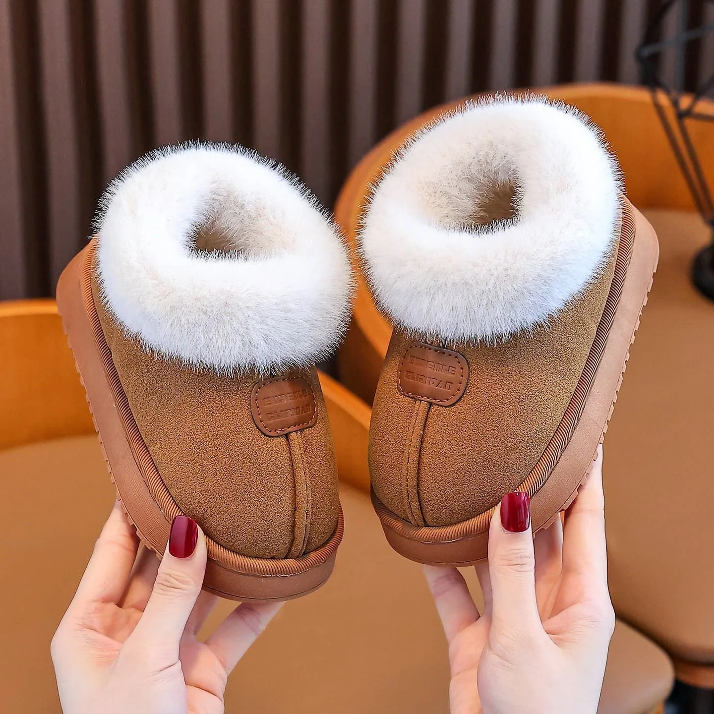 أحذية شتوية دافئة للأولاد والبنات شباشب قطنية للأطفال أحذية ثلج ناعمة من القطيفة للاستخدام الخارجي مسطحة القاع ومضادة للانزلاق أحذية أطفال مريحة